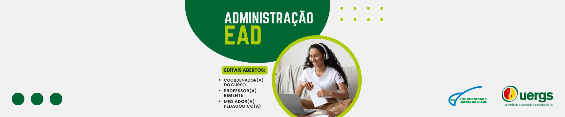 Sobre fundo cinza claro, elipse verde onde se l&ecirc; Administra&ccedil;&atilde;o EAD. Abaixo, "Editais abertos: Coordenador(a) do Curso, Professor(a) Regente, Mediador(a) pedag&oacute;gico(a). Ao lado, foto de mulher morena clara de cabelos longos cacheados em frente a um laptop.