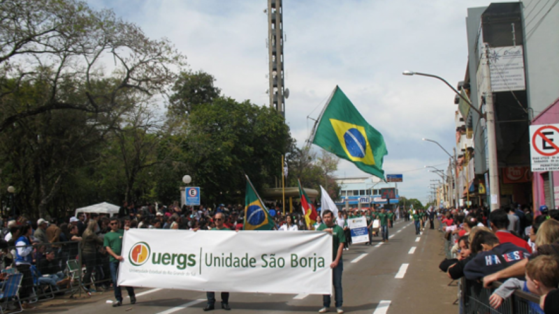 1441900346faixa-desfile.png