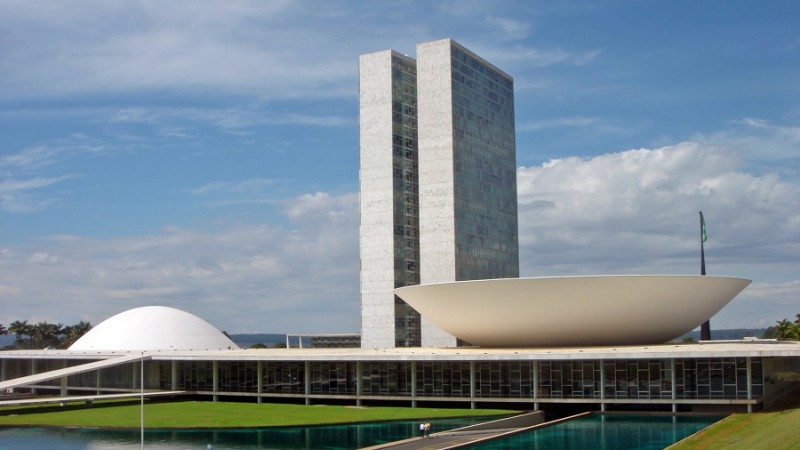 Reitora permanece em Brasília até dia 31 de agosto.