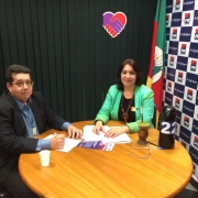 No gabinete do deputado Giovani Cherini, Arisa foi recebida pelo assessor Álvaro Antônio Guimarães.