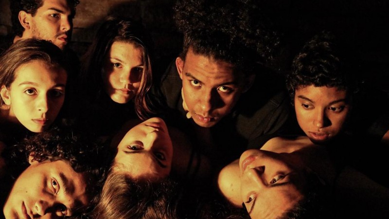 Elenco é formado por estudantes de Teatro da Uergs, sob a direção do professor Marcelo Adams.