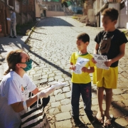 Cartilhas para crianças foram distribuídas em uma ação conjunta com a Prefeitura de Bento Gonçalves.