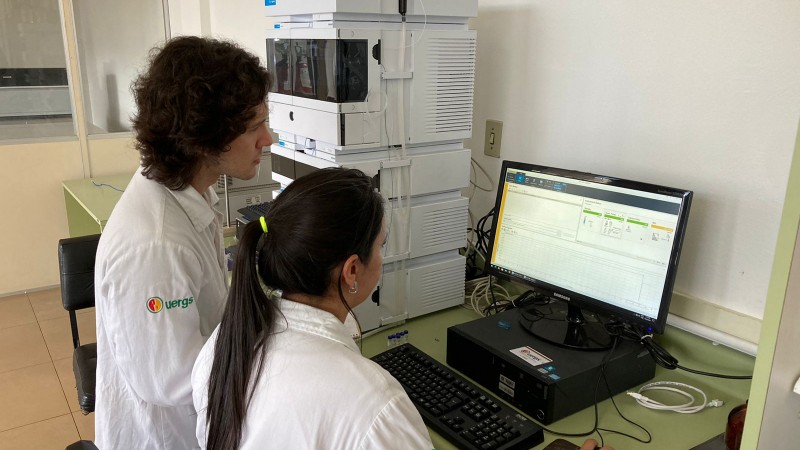 Cromatografia Líquida de Alta Eficiência (o HPLC)