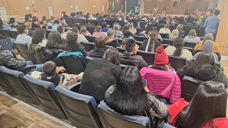 Púbico presente no primeiro dia do Encontro.