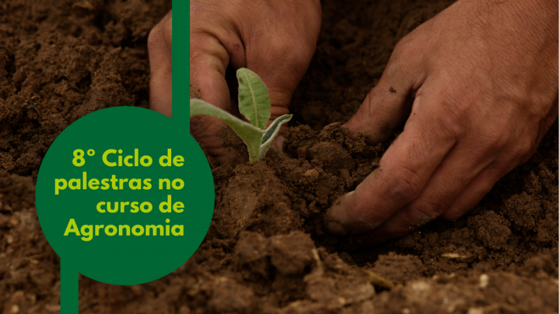 Nome do evento à esquerda, dentro de um círculo verde. A foto ao fundo é de mãos na terra plantando uma muda.