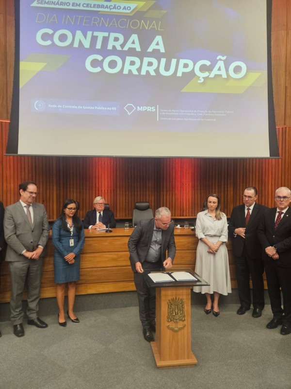 Assinatura do Acordo de Cooperação.